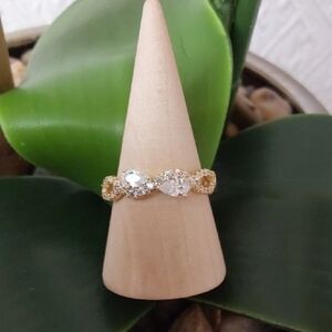 Elegant Gold and Silver Women's Ring
